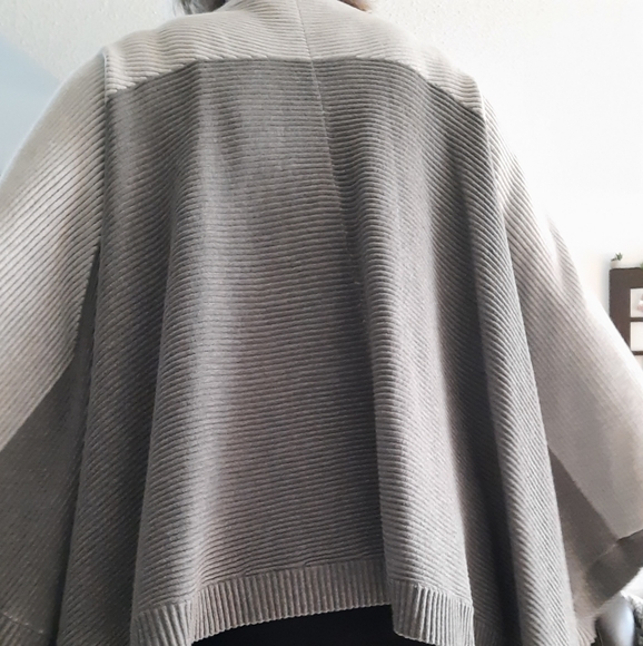 Lululemon Cardigan poncho - Picture 2 of 4